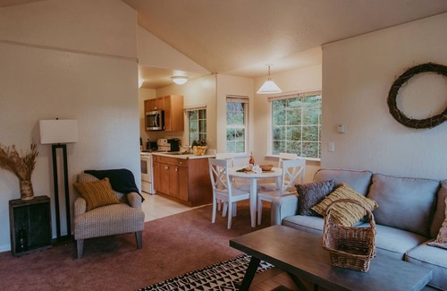 Cloverdale House | Forest Cottage