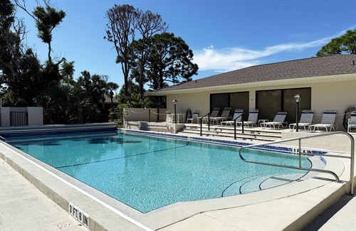 Grove City Condo | Forest Park – 2BR with Pool, Tennis & Clubhouse