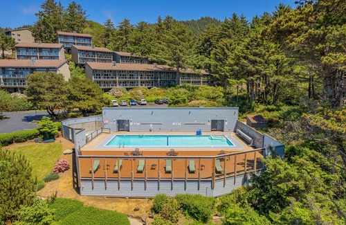 Otter Rock Apartment | Forest View Studio with Full Kitchen & Patio