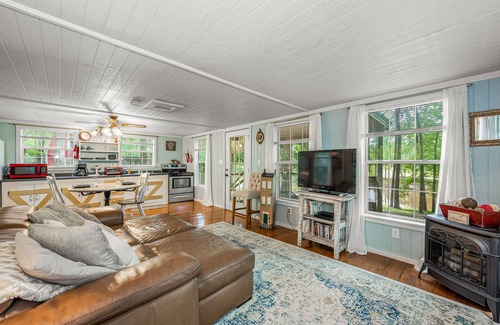 Mentone Cottage | Forget-Me-Knot Cottage at The Wilderness of Mentone adjoins the LRCNP