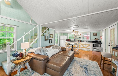 Mentone Cottage | Forget-Me-Knot Cottage at The Wilderness of Mentone adjoins the LRCNP