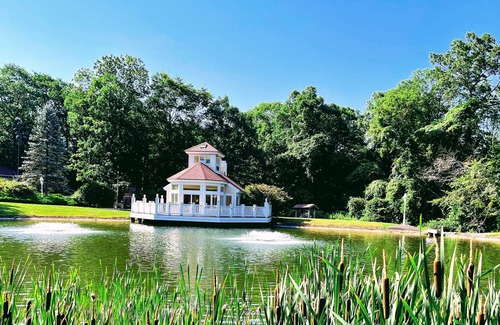 Farmington Cottage | Former 50 cents/ MIKE TYSON`S LAKE HOUSE STUDIO @ MANSION WITH POOL, TENNIS COURT, GYM!