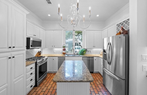 Rivercrest House | ⭐️Formula 1 -Luxury Lake Austin: Pool, Hot Tub, Chef, Waterfront Dock⭐️