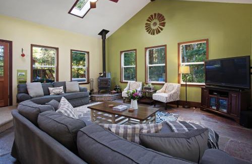 Fort Bragg House | Fort Bragg Farmhouse