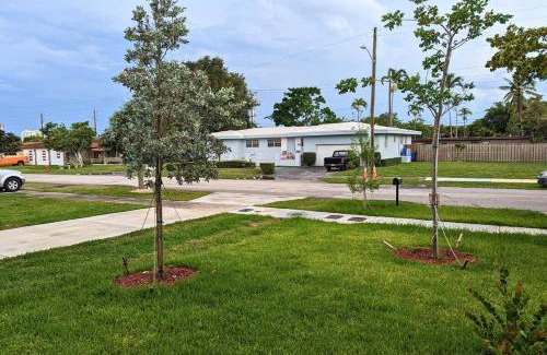 Downtown Fort Lauderdale House | Fort Lauderdale 2BR Tropical Retreat Near Beach