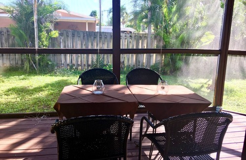 North Andrews Gardens House | Fort Lauderdale 3 miles from the beach .Entire guest suite .