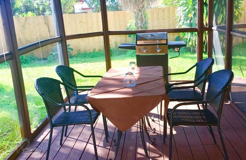 North Andrews Gardens House | Fort Lauderdale 3 miles from the beach .Entire guest suite .