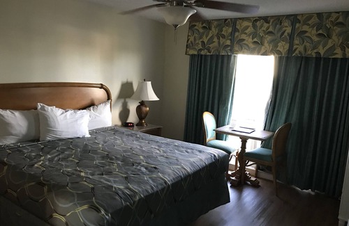 Barrier Island Resort | Fort Lauderdale Beach - 2 bedroom, 2 bath, condo 700 feet from beach, sleeps 8