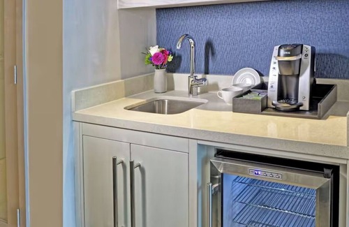 Central Beach Hotel | Fort Lauderdale Marina Retreat: Pool, Marina View, Close to Beach & Port