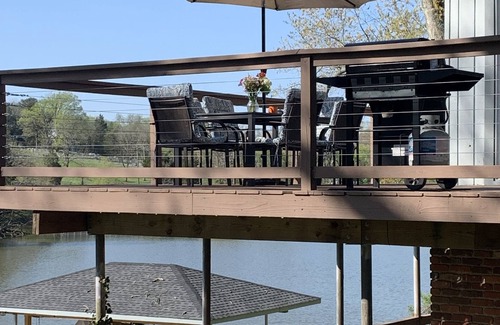 Friendsville House | Fort Loudoun Lakeside Getaway!