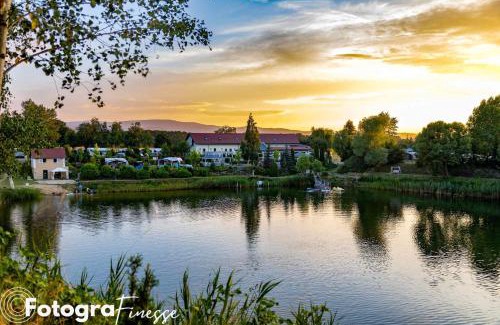 Grodziszcze Bed & Breakfast | Forteca, pokoje gościnne nad stawem