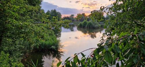 Grodziszcze Bed & Breakfast | Forteca, pokoje gościnne nad stawem
