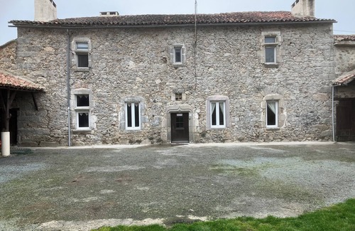 Saint-Pierre-du-Chemin House | Fortified Farm 10 Berth Dormitory