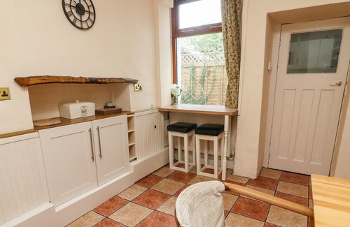 Ingleton Cottage | FOUNTAIN HOUSE, pet friendly, character holiday cottage in Ingleton
