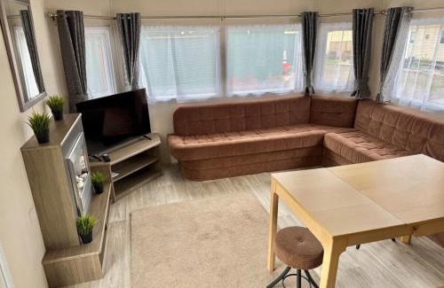 Glasgow Apartment | Four-bed Delta Caravan, Uddingston, Glasgow Located in Uddingston, Glasgow at Maryville Caravan Site