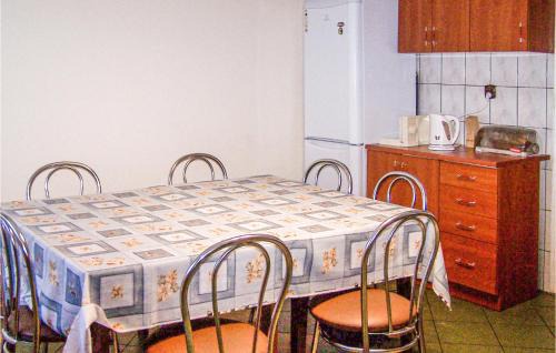 gmina Sianow House | Four-Bedroom Holiday Home In Sianow