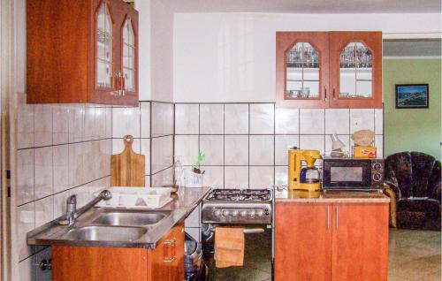 gmina Sianow House | Four-Bedroom Holiday Home In Sianow
