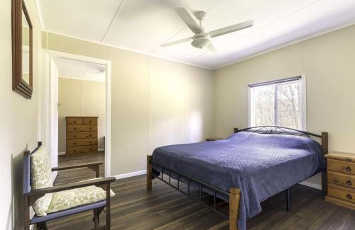 Forest Land House | Four Bull Hut