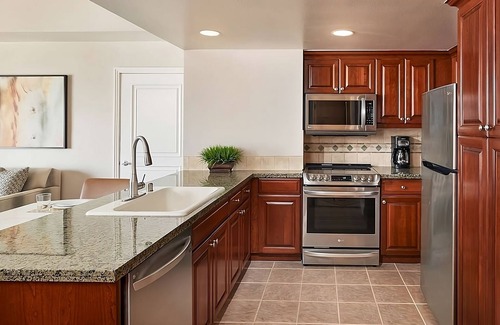 Las Vegas Hotel | Four Relaxing Suite with Living Area | Welcoming Hotel in Vegas Strip