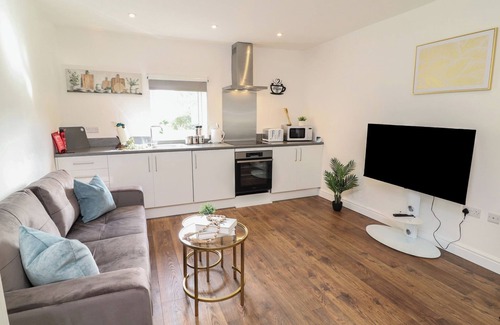 Peterborough Cottage | FOUR, romantic in Peterborough