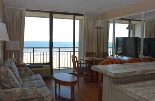 Northeast Virginia Beach Resort | Four Sails Resort Oceanfront condo with 2 Oceanfront Balconies