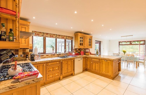 Norwich Cottage | Four Seasons | Fantastic Large Home with Hot Tub!
