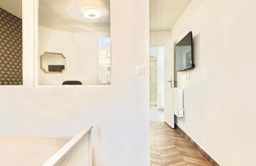 Le Bourget Apartment | Fourside Deluxe Apartments in Le Bourget