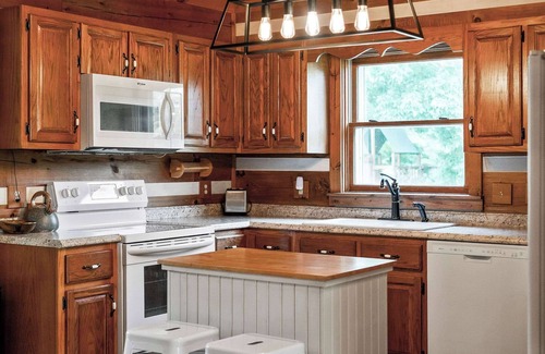 Baxter House | Fox Hill Cabin - Retreat at Center Hill Lake
