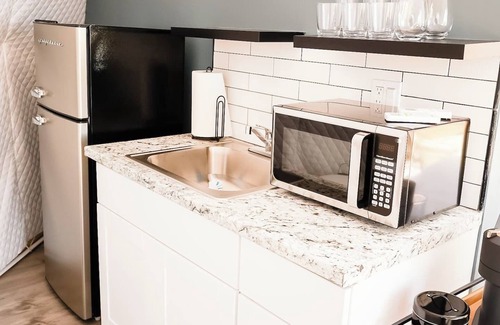 Eureka Springs Apartment | Fox Wood Luxury Glamping Dome with Indoor Jacuzzi, built-in hammock and Mountain Views - only 15 minutes from downtown Eureka Springs and 8 minutes from Beaver Lake.