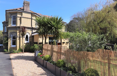 Shanklin Cottage | Foxhills of Shanklin - a house that sleeps 10 guests in 5 bedrooms