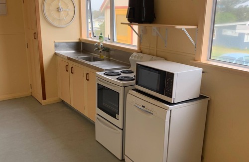 Foxton Beach House | Foxton Beach Bach Family Holiday Fast*Wi-fi 5☆ Location Cot Stroller available