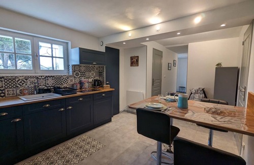 La Rochefoucauld Cottage | Cozy Ground Floor Apartment with Garden, BBQ, Free Bikes, Near Château and Shops