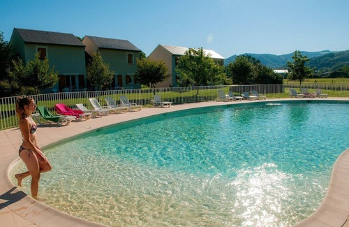 Saint-Geniez-d'Olt House | Duplex village goelia lia Saint geniez d'olt aveyron 2 heated pools