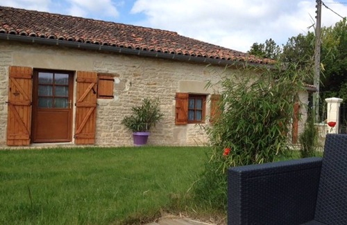Saint-Georges-les-Baillargeaux Cottage | Charming houses 9 pers. 4 minutes from Futuroscope