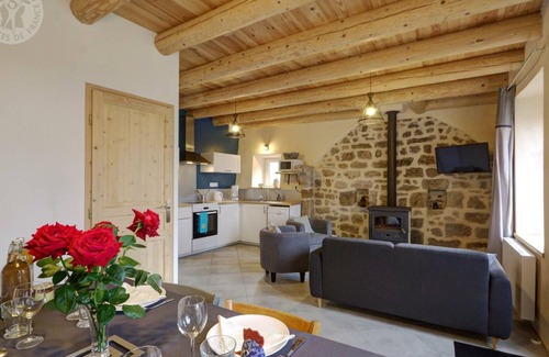 Saint-Hilaire-Cusson-la-Valmitte Cottage | Charming Cottage for 6, Nature & Comfort