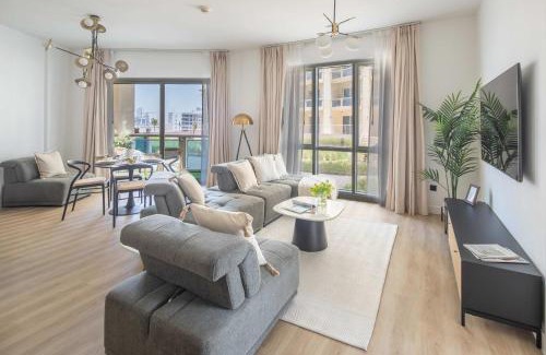 Dubai Production City Apartment | Frank Porter - Lago Vista Tower A