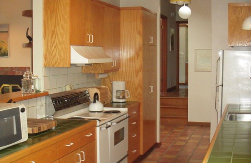 Point Reyes Station House | Frank's Place: Classic Inverness Home with Bay Views, Hot Tub