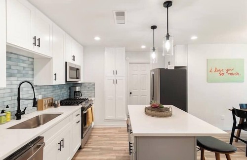 Franklin Park House | Franklin Park, 4BR, King Beds - Dove Springs Oasis