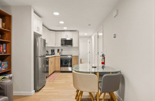 Calgary Condo | Free Banff Pass Tranquil 2BR Retreat w/Netflix