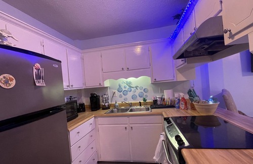 Holiday Beach Villa | Free bike rentals Inc ! Walk to beach, pets ok great location ask about rates!