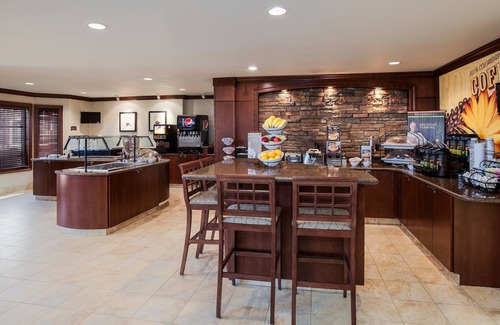 Biggs Field Condo | Free Breakfast Buffet. Pool & Hot Tub Access. Great Location!