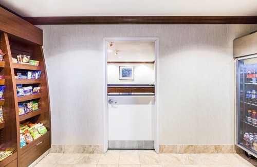 Biggs Field Condo | Free Breakfast Buffet. Pool & Hot Tub Access. Great Location!