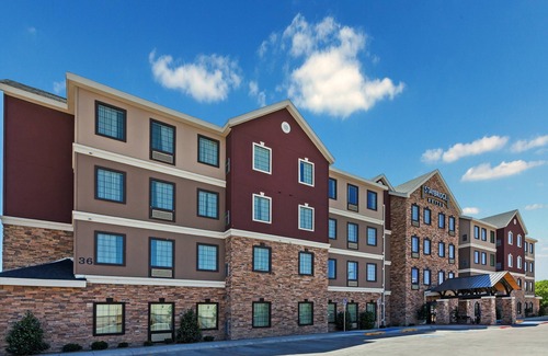 Amarillo Apartment | Free Breakfast Buffet. Pool & Hot Tub Access. Flatscreen TV.