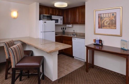 Plainfield Condo | Free Breakfast + Outdoor Pool + Hot Tub | 24 Hour Business Center