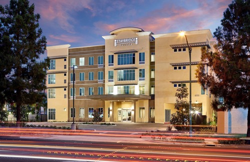 Anaheim Resort Apartment | Free Breakfast, Outdoor Pool! Staybridge Studio Near Downtown Disney!