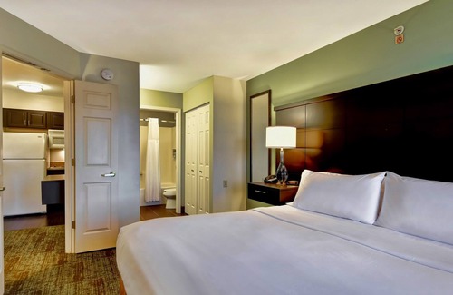 Madison Condo | Free Breakfast. Pool & Hot Tub. Near UW-Madison!