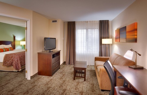Peoria Condo | Free Breakfast. Pool & Hot Tub. Your Next Trip!