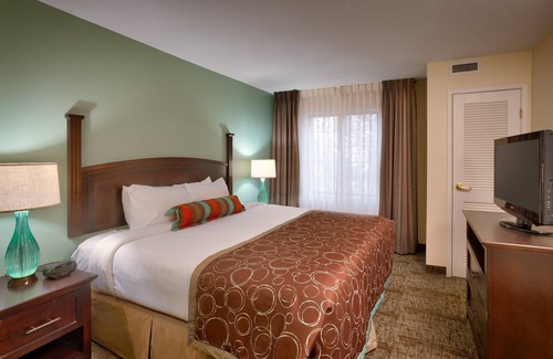 Peoria Condo | Free Breakfast. Pool & Hot Tub. Your Next Trip!