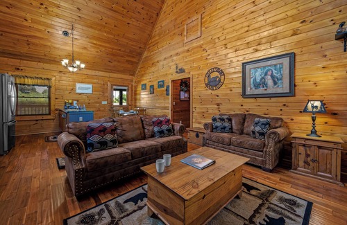 Sevierville Cabin | Free Dollywood Tix/HotTub/Dog Friendly/A+ Location