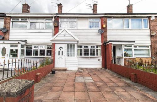 Jarrow House | Free Driveway Parking 3 Double Bedroom House, Ideal for long term contractor, etc stays, 4 miles 11 mins drive to Nissan, 20 mins drive to Sunderland Newcastle, Fast WIFI - see Dwellcome Home Ltd site for assurance